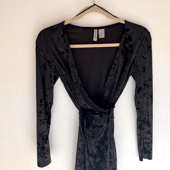 Velvet Wrap dress - Picture 1 of 3